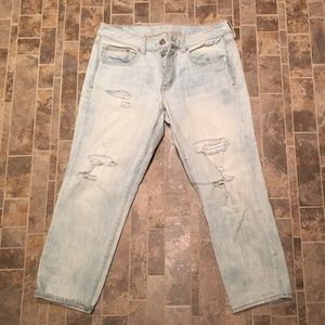 American Eagle Boyfriend crop light wash jeans