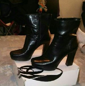 Women's Nine west boots size 8