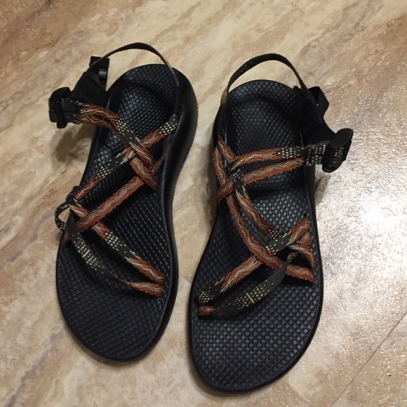 Chacos size 8 red and black