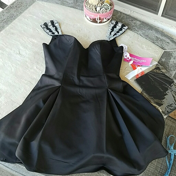 NWT Jeweled Cap-Sleeve Semi-Formal Dress - Picture 3 of 4