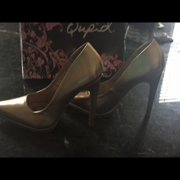 Shoes - Picture 2 of 3