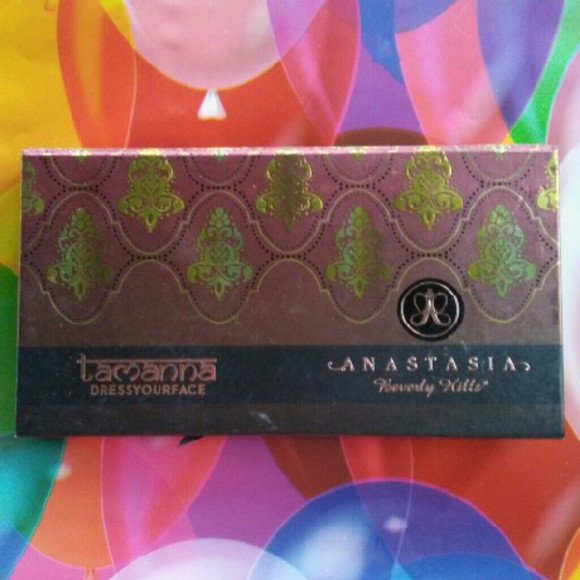 Anastasia Tamanna Palette ××HOLD××