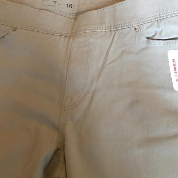 Figure enhancing jeans