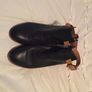 Ecoté little booties.