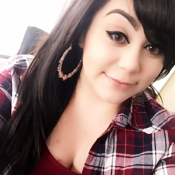 Meet your Posher, Denise