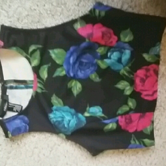 Crop top - Picture 2 of 4