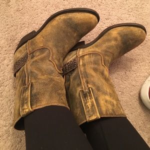 Independent boot company cowgirl boots