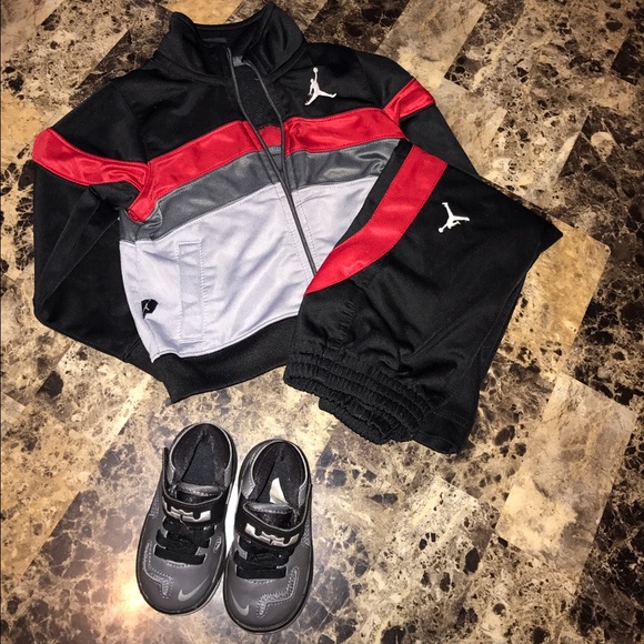 Gray Nike lebron James Size 4c - Picture 2 of 3