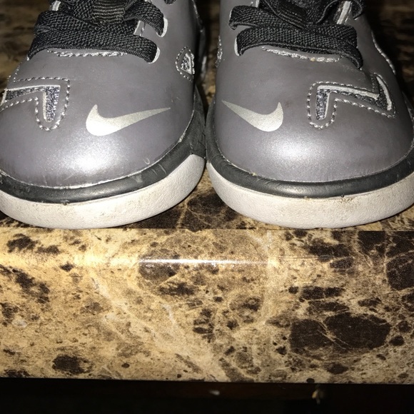 Gray Nike lebron James Size 4c - Picture 3 of 3
