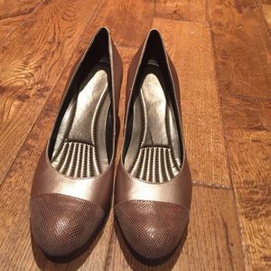 Bronze sparkly high heels!!