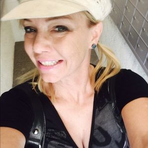 Meet your Posher, Pam