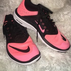 NIKE SNEAKERS 💗