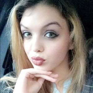 Meet your Posher, Julie