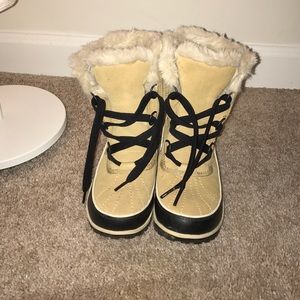 Sorel tan and black boots