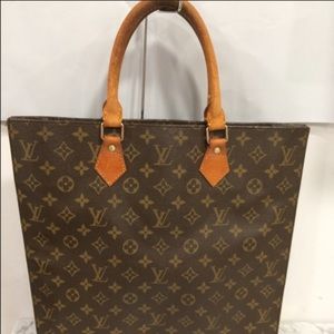 Authentic Louis Vuitton sac plat