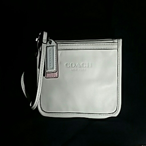 **SOLD**Genuine White Leather Coach Wristlet!