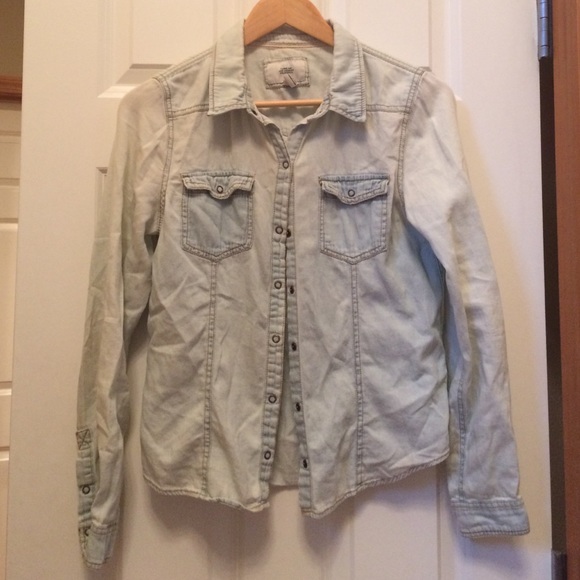 Forever 21 Tops - Forever 21 Light Denim Button Down