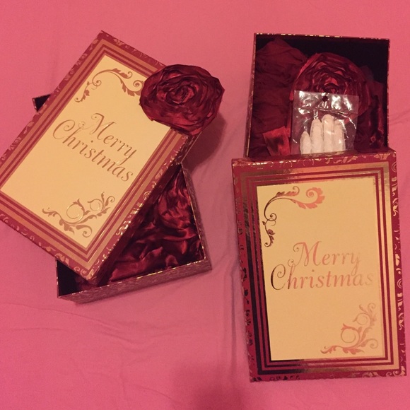 2 Christmas gift boxes