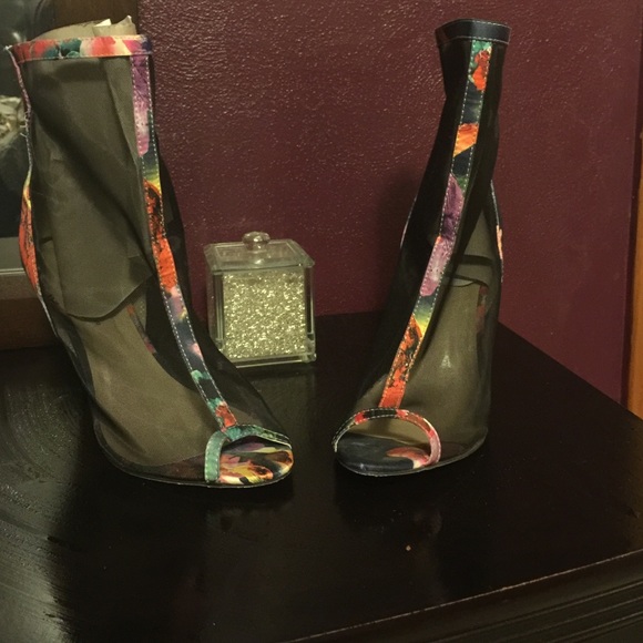 Shear and floral print booties❤️❤️❤️
