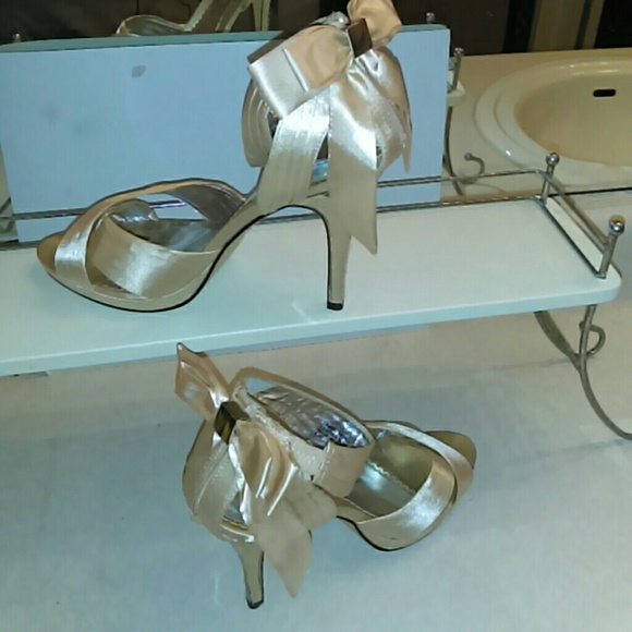 Beautiful peach satin formal heels by Bakers