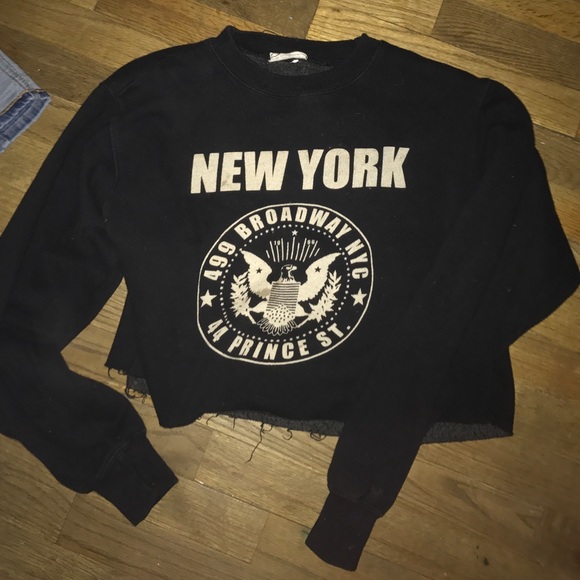 Cropped Brandy Melville NYC - Picture 1 of 1