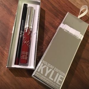 Kylie Cosmetics "Merry" kit 💋