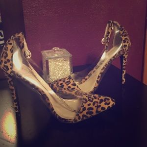Leopard and sheer bombshells 😘