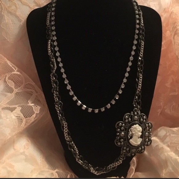 Chain and rhinestone Cameo necklace.