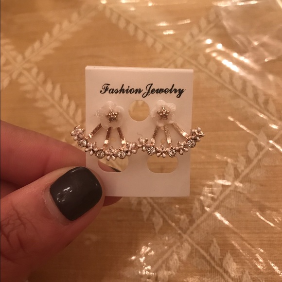 Floral earrings - Picture 3 of 3