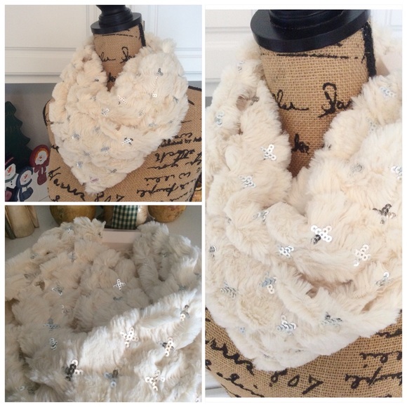 Faux Fur Sequin Infinity Scarf✨ - Picture 2 of 2