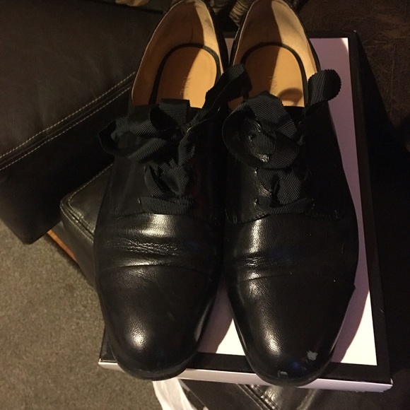 Black men inspired tie up oxfords.