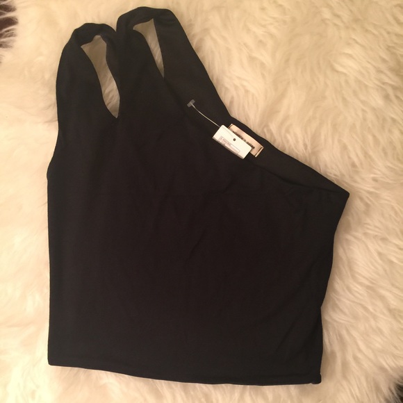 🎉CLOSING CLOSET 🎉ONE SHOULDER CROP TOP