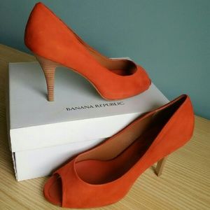Banana Republic DAGMAR Nubuck Heels - Orange 8M