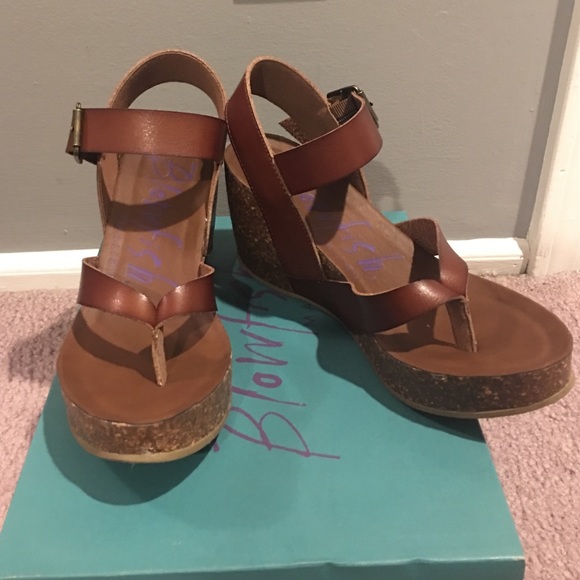 Blowfish Wedges size 8. NEVER WORN!!!