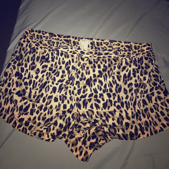 Satin leopard shorts