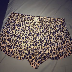 Satin leopard shorts