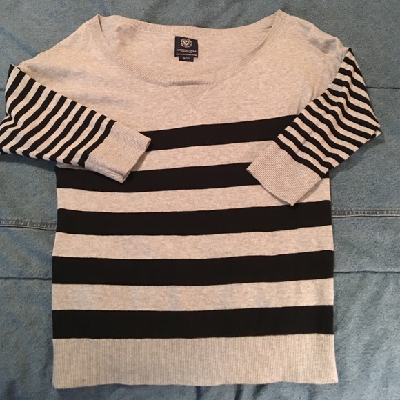 American Eagle size small sweater