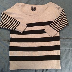 American Eagle size small sweater