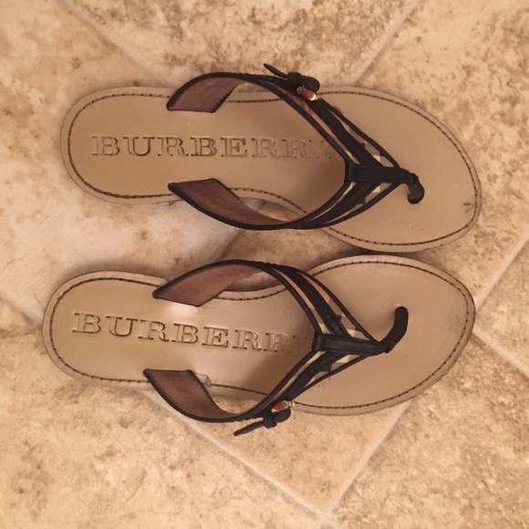 100% authentic Burberry flip flops - Picture 3 of 4
