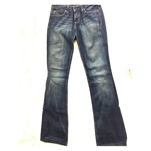 Authentic Juicy couture medium/dark washed jeans!