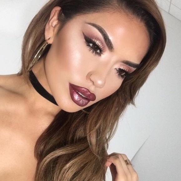 🌿 Black Thick Velvet Choker - Picture 2 of 3