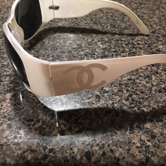 Channel sunglasses - Picture 2 of 5