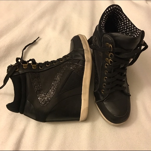 Black wedge sneakers size 7- 7.5. Good condition