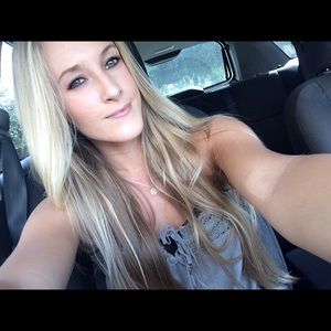 Meet your Posher, Holly