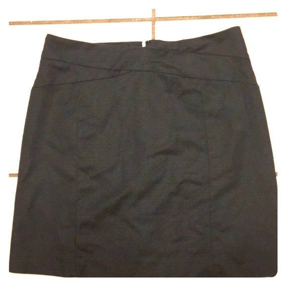 Black Banana Republic mid length stretch skirt