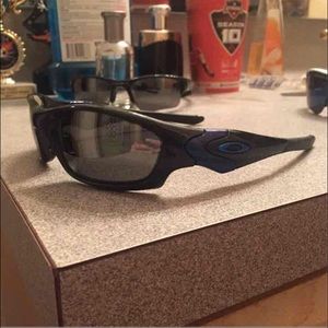 Black Oakleys