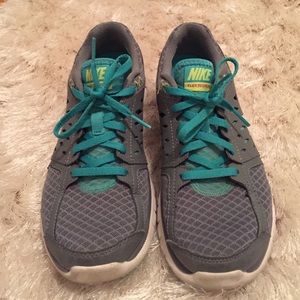 Nike Flex 2013 running sneakers size 6