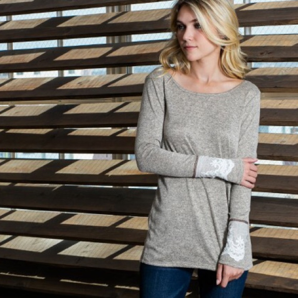 Lace Cuffed Top - Picture 6 of 7