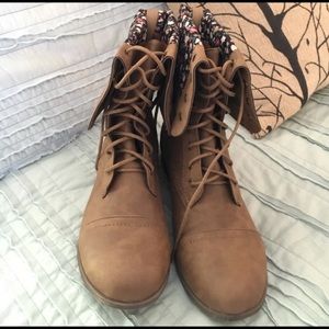 Size 9W Tan Combat Boots