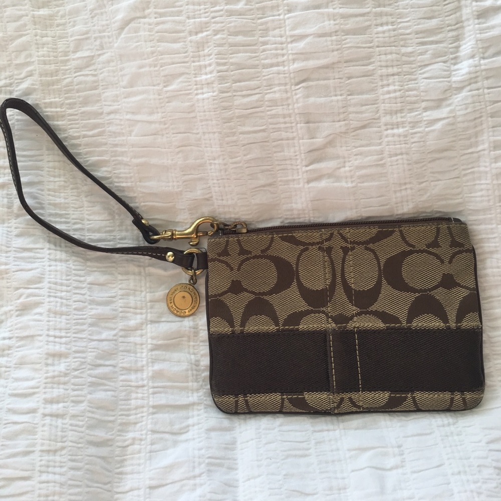 🎗Authentic Coach Wristlet🎗